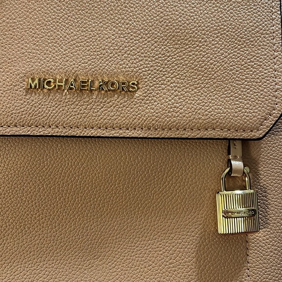 Michael Kors Hayes backpack - Picture 4 of 7